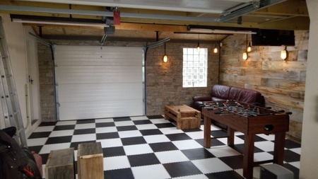 Dalles PVC pour Ateliers Mécaniques : Le Revêtement de Sol Idéal